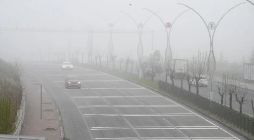 Yozgat’ta yoğun sis etkili oldu, görüş mesafesi 30 metreye düştü
