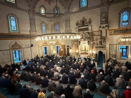 Yozgatlılar, bayram namazında &Ccedil;apanoğlu camisinde saf tuttu
