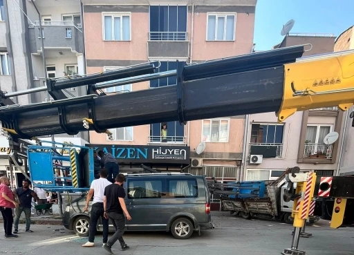 Y&uuml;k asans&ouml;r&uuml; minib&uuml;s&uuml;n &uuml;zerine devrildi
