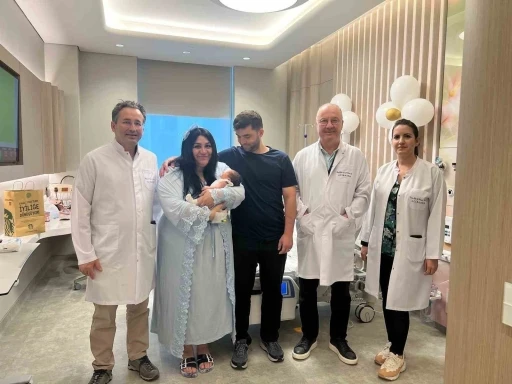 Y&uuml;ksek riskli gebelik mutlu sona bitti, Barlas bebek d&uuml;nyaya geldi

