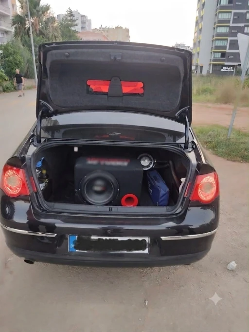 Y&uuml;ksek sesli m&uuml;zik ve abartı egzozla ara&ccedil; kullanan s&uuml;r&uuml;c&uuml;lere 113 bin 719 TL ceza
