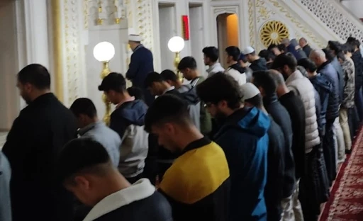 Yüksekova Anadolu İmam Hatip Lisesi öğrencilerinden anlamlı Filistin duyarlılığı: Sabah namazında buluştular
