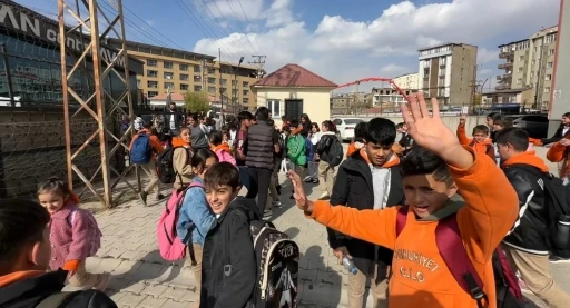 Yüksekova’da 30 bin öğrenci için 9 günlük &quot;ara maraton&quot; başladı
