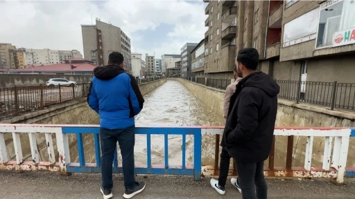 Y&uuml;ksekova&rsquo;da bereket taşkını: 10 yıl sonra gelen g&ouml;rsel ş&ouml;len
