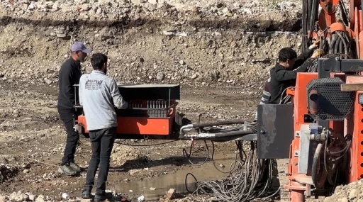 Y&uuml;ksekova&rsquo;da depreme dayanıksız olduğu i&ccedil;in yıkılan okul "Jet Grout" sistemiyle yeniden y&uuml;kseliyor
