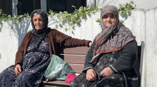 Y&uuml;ksekova&rsquo;da g&uuml;neş y&uuml;z&uuml;n&uuml; g&ouml;sterdi: Vatandaşlar parklara akın etti
