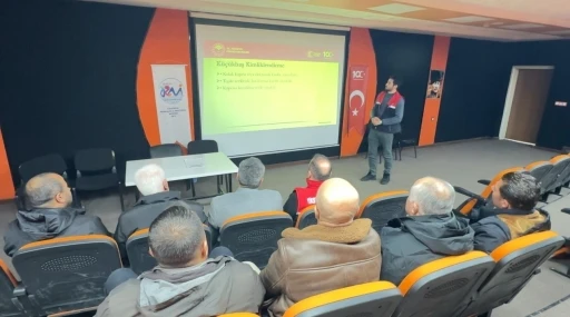 Y&uuml;ksekova&rsquo;da hayvan nakliyecileri ve celeplere &rsquo;refah&rsquo; eğitimi
