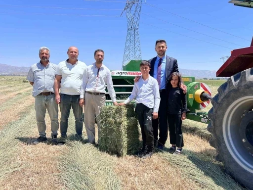 Yüksekova’da imece geleneği makineleşmeye geçiş yaptı
