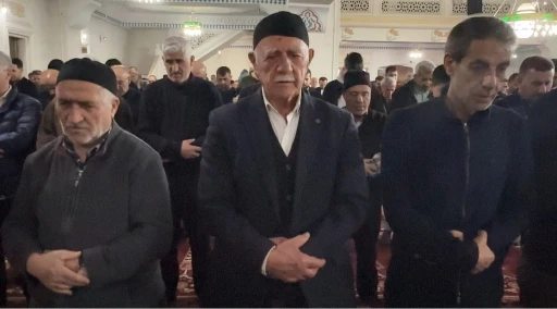Yüksekova’da Kadir Gecesi dualarla idrak edildi
