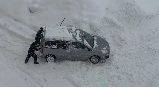 Y&uuml;ksekova&rsquo;da kar esareti
