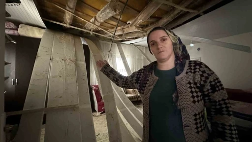 Y&uuml;ksekova&rsquo;da karın ağırlığına dayanamayan evin tavanı &ccedil;&ouml;kt&uuml;
