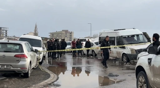 Y&uuml;ksekova&rsquo;da silahlı intihar girişimi: 1 ağır yaralı
