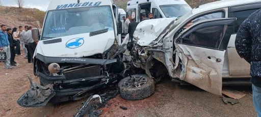 Yüksekova’da trafik kazası: 4 yaralı
