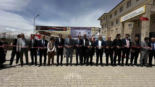 Y&uuml;ksekova&rsquo;da T&Uuml;BİTAK şenliği: Bilim ve y&ouml;resel lezzetler bu fuarda buluştu

