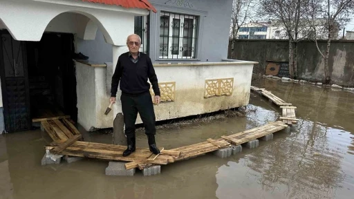 Y&uuml;ksekova&rsquo;da Venedik &ccedil;ilesi: Evlere giriş tahtadan k&ouml;pr&uuml;lerle sağlanıyor
