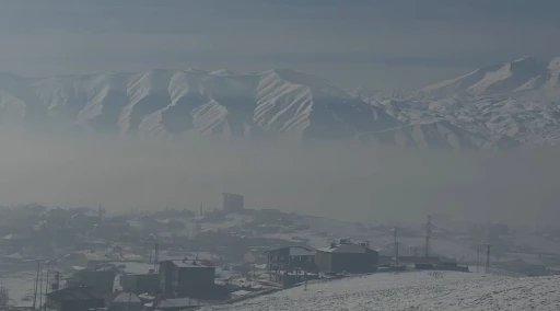 Y&uuml;ksekova sis altında kaldı
