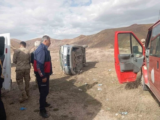 Yüksekova-Van karayolunda trafik kazası: 3 yaralı
