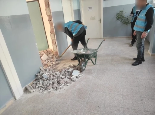 Y&uuml;k&uuml;ml&uuml;ler, İsmet İn&ouml;n&uuml; İlkokulu&rsquo;nu temizledi
