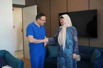 Yumurtalıklarındaki tümörden 5 yıl sonra kurtulan Kırgız kadın: &quot;Türk hekimlerinin elleri altın&quot;
