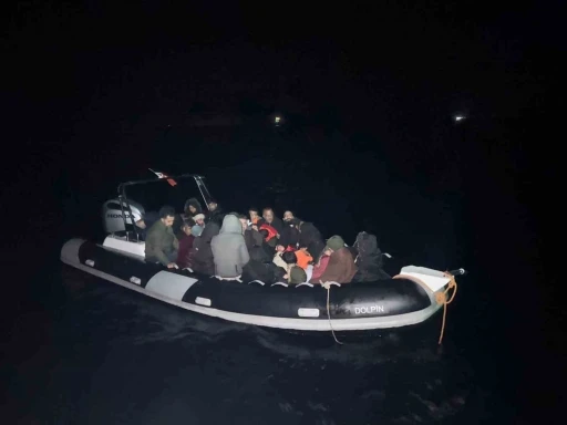 Yunanistan’ın Türk sularına geri ittiği 31 düzensiz göçmen kurtarıldı
