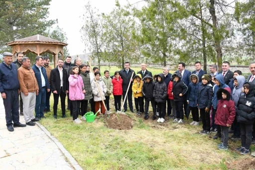 Yunus Emre’nin yolu, çocukların umudunda sürüyor
