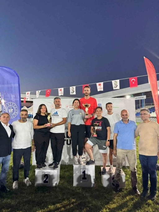 Yunusemre Belediyesi Kulüplerarası Taekwondo Turnuvasında kupa ve madalyalar sahiplerini buldu
