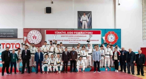 Yunusemre Belediyespor erkek judo takımı S&uuml;per Lig&rsquo;e y&uuml;kseldi
