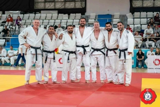 Yunusemre Belediyespor T&uuml;rkiye ikincisi oldu
