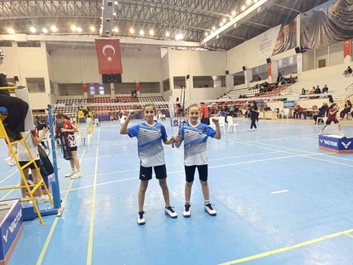Yunusemre&rsquo;nin altın kızları T&uuml;rkiye &uuml;&ccedil;&uuml;nc&uuml;s&uuml; oldu
