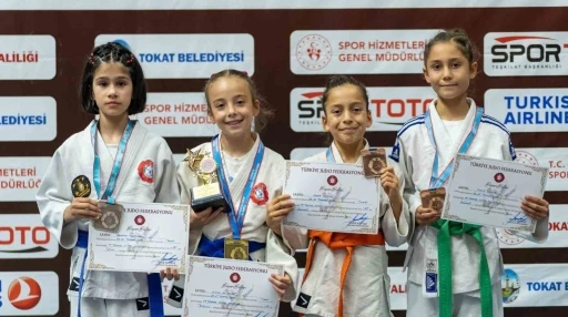 Yunusemre&rsquo;nin minik judocuları T&uuml;rkiye&rsquo;yi salladı
