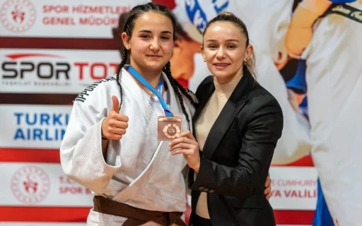Yunusemreli Kevser&rsquo;den milli takıma uzanan bronz
