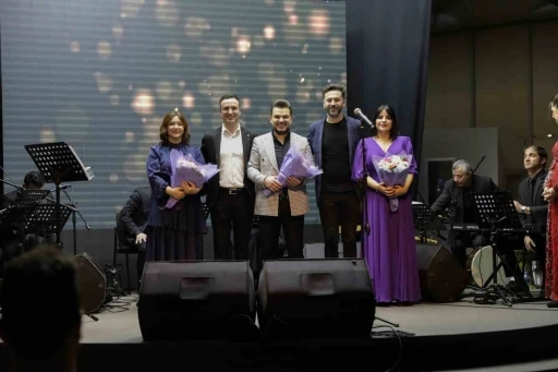 &lsquo;Y&uuml;reğimizdeki Ezgiler&rsquo; g&ouml;n&uuml;llere dokundu
