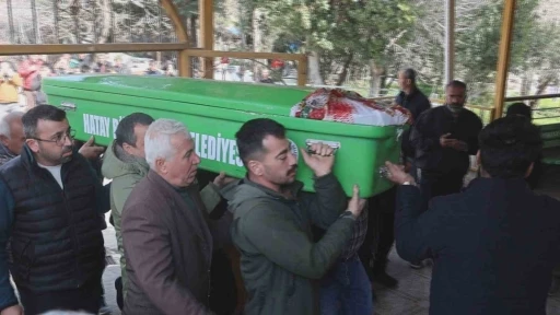 Y&uuml;rek burkan kazada hamile kadını 5 ay &ouml;nce evlendiği eşinden &ouml;l&uuml;m ayırdı
