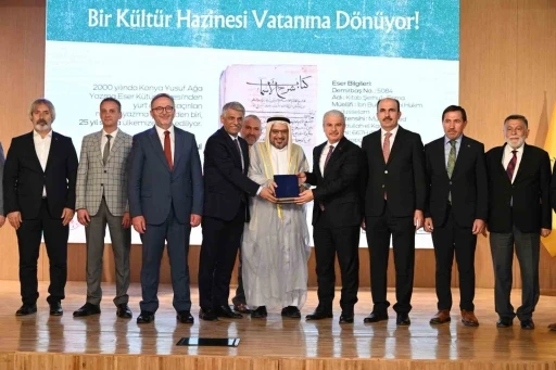 Yurt dışına kaçırılan nadide yazma eserlerden &quot;Kitab Şerhu’l-Esma&quot; yeniden Konya’ya kazandırıldı

