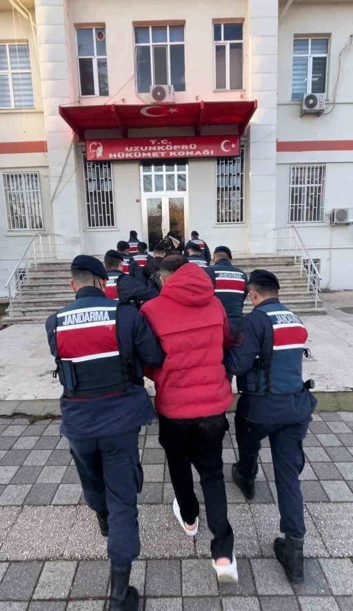 Yurt dışına ka&ccedil;mak isterken yakalanan 5 kişi tutuklandı
