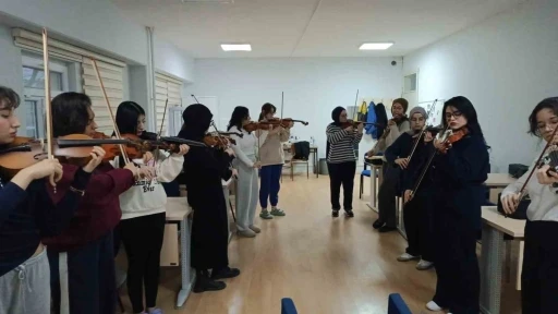 Yurt &ouml;ğrencileri i&ccedil;in keman kursu başladı
