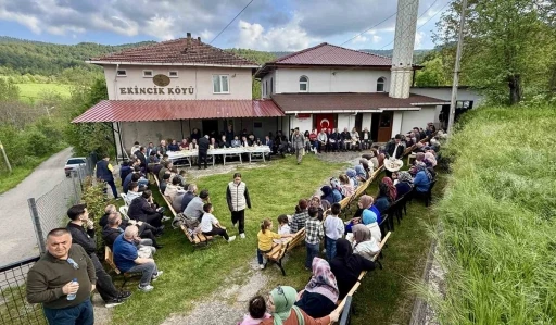 Y&uuml;zlerce yıllık bayram geleneği "ziyrat" Ekincik k&ouml;y&uuml;nde yaşatılıyor

