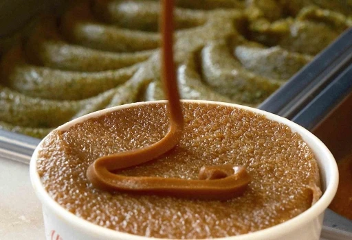 Y&uuml;zlerce yıllık tatlıyı dondurmayla buluşturdu; şimdi d&uuml;nyaya satıyor
