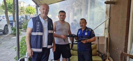 Zabıta ekiplerinden örnek davranış
