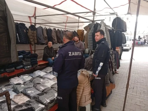 Zabıta ekiplerinden semt pazarında sağanak uyarısı
