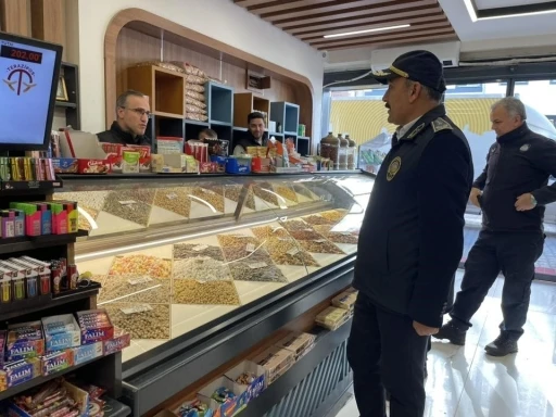 Zabıta ekiplerinden yılbaşı &ouml;ncesi denetim
