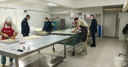 Zabıtadan tatlı ve börek üretimi yapan işletmelere denetim
