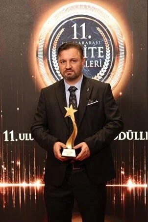 Zahra Elwin&rsquo;e &rsquo;Yılın Başarılı Kadın Giyim Markası&rsquo; &ouml;d&uuml;l&uuml;

