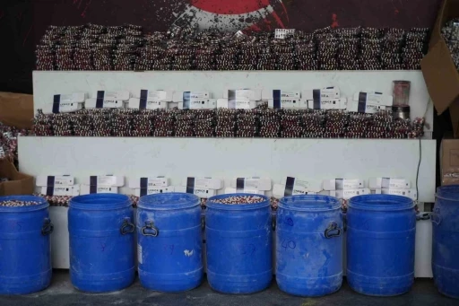 Zehir tacirlerine bayram &ouml;ncesi darbe: 1 milyon 700 bin sentetik ecza ele ge&ccedil;irildi
