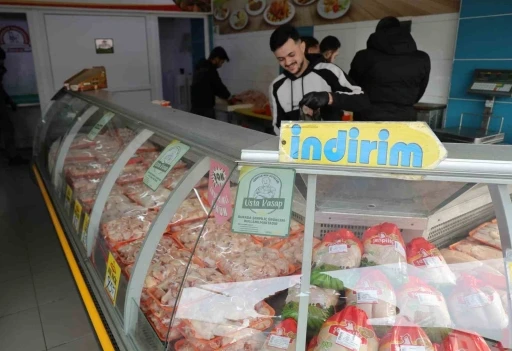 Zehirlenmeler tavuk fiyatlarını baskıladı
