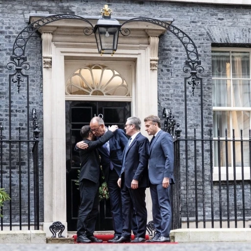 Zelenskiy: &quot;Londra’daki görüşmeler verimli geçti ve barış yönünde küçük bir ilerleme var&quot;
