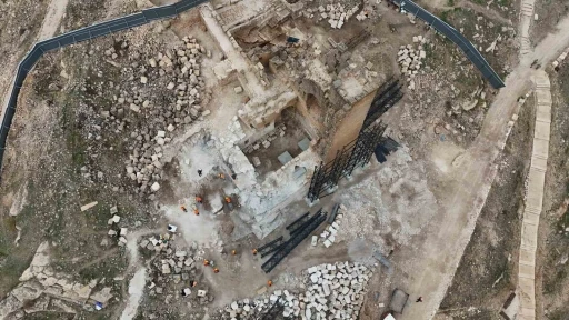 Zerzevan Kalesi&rsquo;nde yer altı kilisesi, Mithras kutsal alanı, Arsenal ve surlarda restorasyon &ccedil;alışmalarına başlanacak
