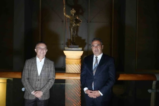Zeugma Mozaik M&uuml;zesi&rsquo;nde yoğun ilgi g&ouml;ren Mars heykelinin &ouml;n&uuml; genişletildi
