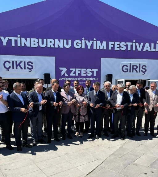 Zeytinburnu&rsquo;nda giyim festivaline yoğun ilgi
