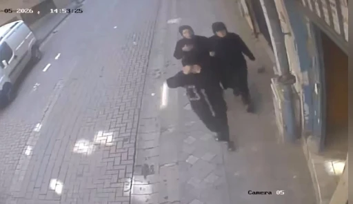 Zeytinburnu&rsquo;nda hırsızlık yapan 3 ş&uuml;pheli su&ccedil;&uuml;st&uuml; yakalandı
